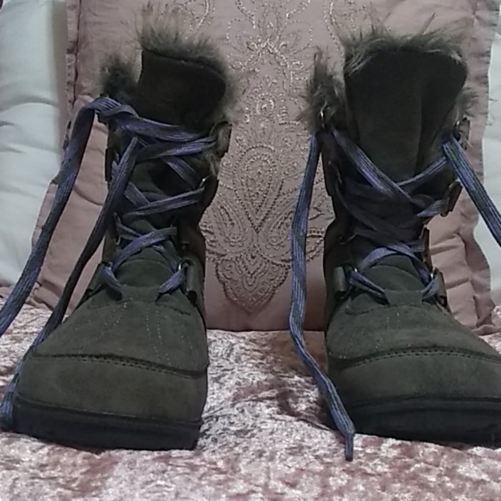 Snow boots